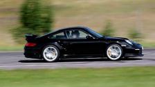 HD: Nissan GTR vs Porsche 997 GT2: GTBOARD.com