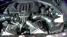 Engine in detail BMW M5 F10 video 2